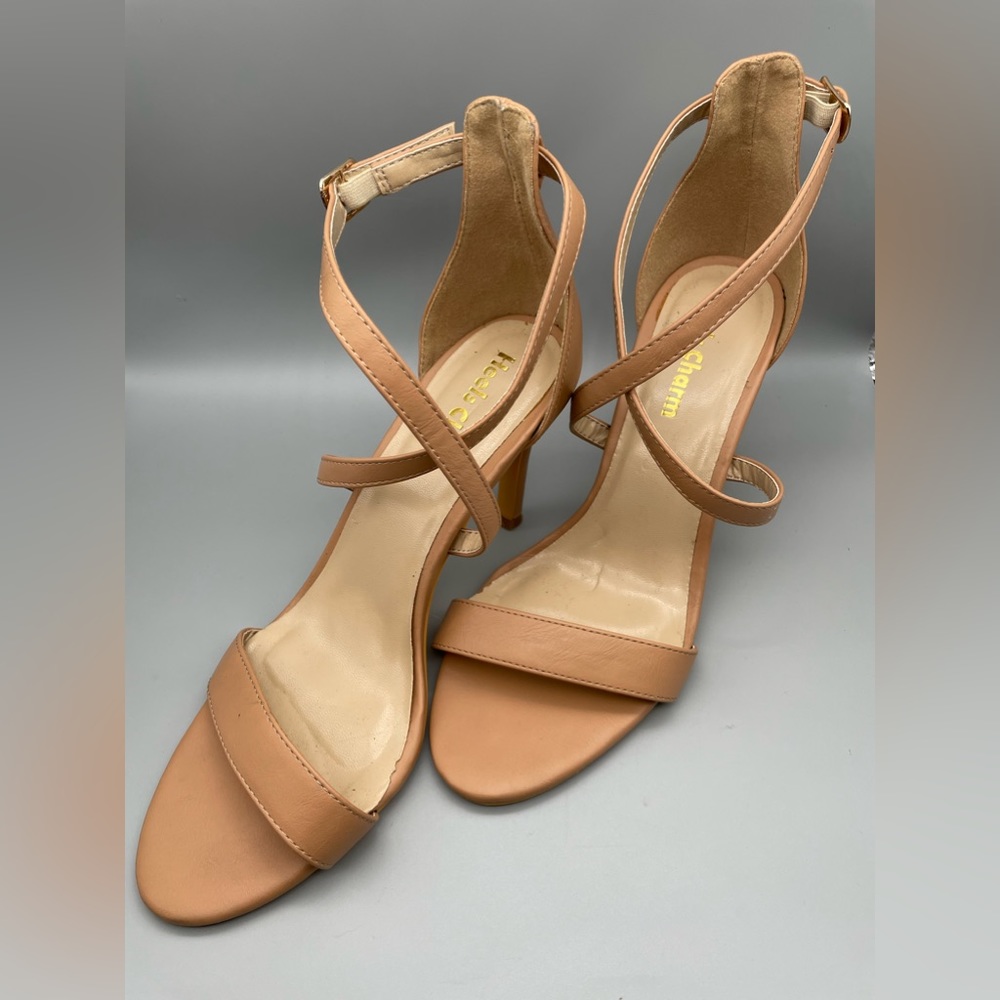 Heels Charm beige open toed sandals